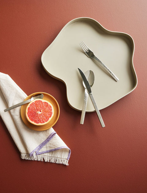 Mano Cutlery Textured (set of 16)