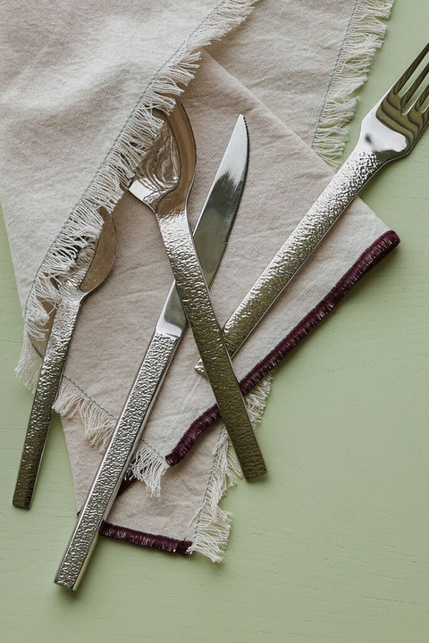 Mano Cutlery Textured (set of 16)